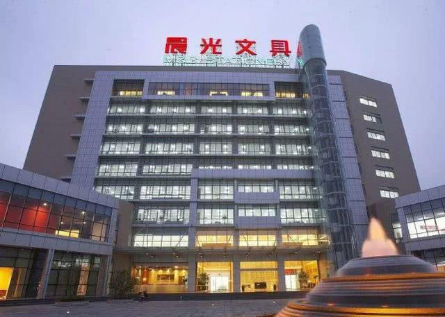 中国文具大王:靠一支笔创出市值200多亿公司,年营收超63亿